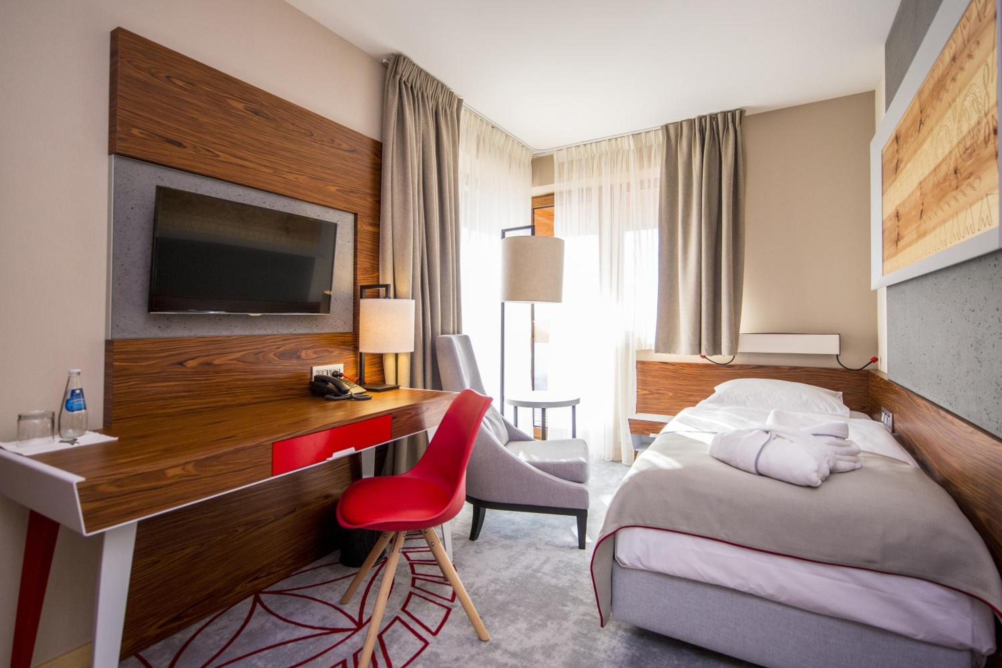 Hotel Kopieniec Fizjo- Med & Spa Мурзасичле Екстериор снимка