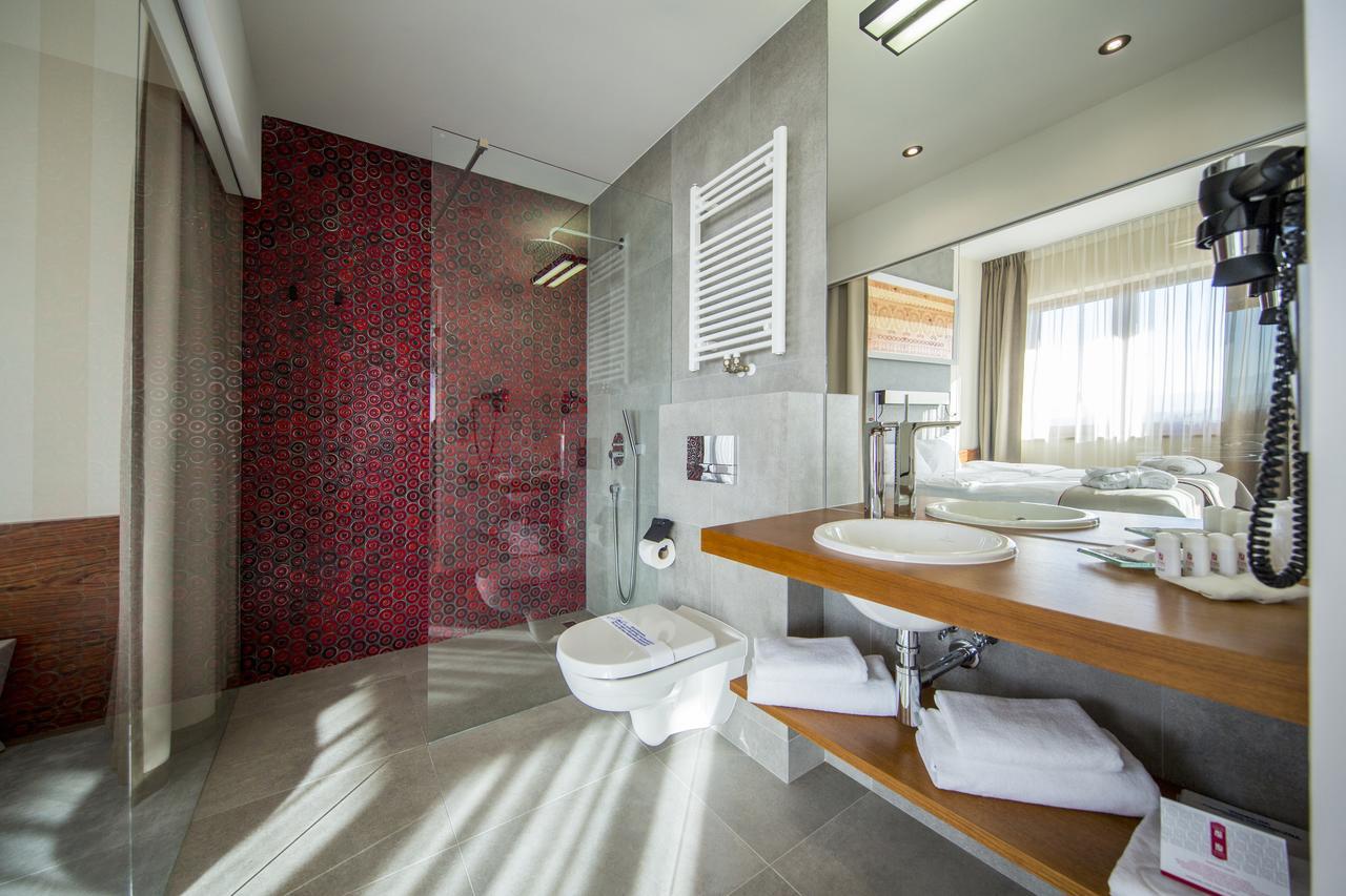 Hotel Kopieniec Fizjo- Med & Spa Мурзасичле Екстериор снимка
